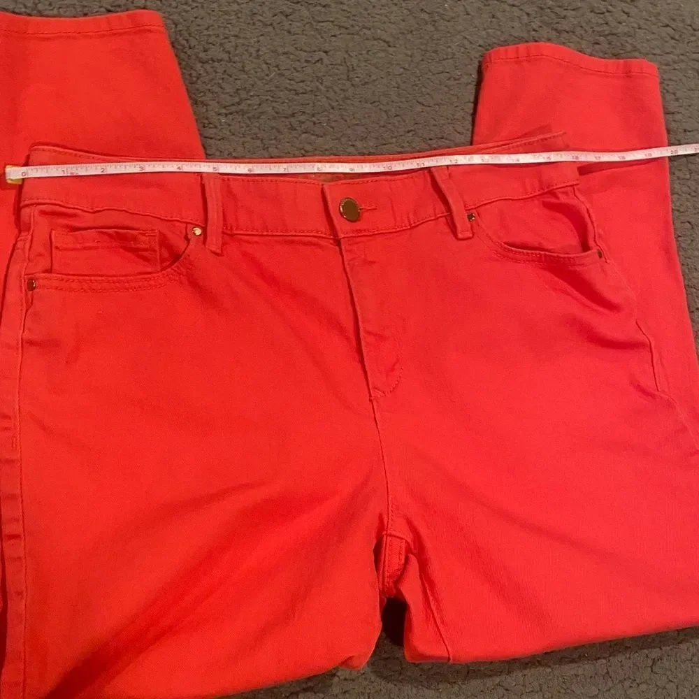 Chico’s Platinum Cropped Pants - Picture 9 of 14